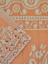 Load image into Gallery viewer, Recycled Plastic Rug in Off White and Coral with Flower Edge