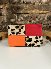 Load image into Gallery viewer, Soruka Zahra Pouch with Zip
