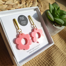 Load image into Gallery viewer, Retro Flower Earrings
