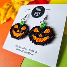 Load image into Gallery viewer, Black Pumpkin Beaded Earrings
