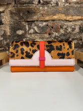 Load image into Gallery viewer, Soruka Half Moon Purse
