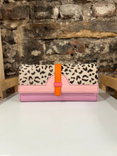 Load image into Gallery viewer, Soruka Half Moon Purse
