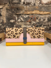 Load image into Gallery viewer, Soruka Half Moon Purse
