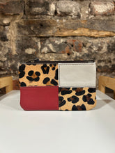 Load image into Gallery viewer, Soruka Zahra Pouch with Zip
