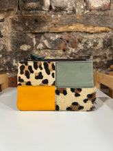 Load image into Gallery viewer, Soruka Zahra Pouch with Zip
