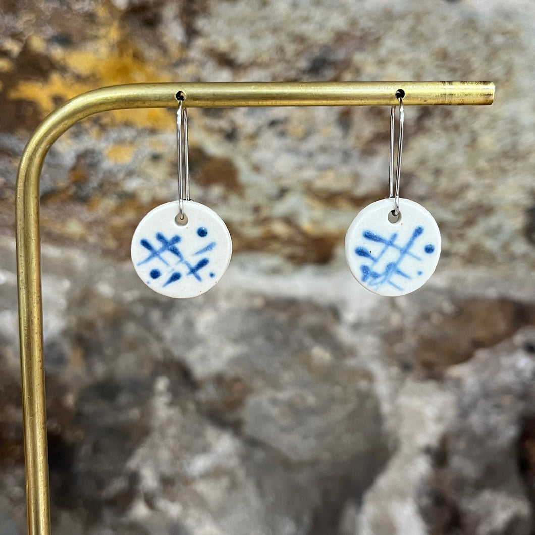 Muddled Dainty Dots - splatters