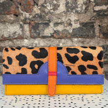 Load image into Gallery viewer, Soruka Half Moon Purse

