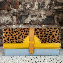 Load image into Gallery viewer, Soruka Half Moon Purse
