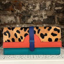 Load image into Gallery viewer, Soruka Half Moon Purse
