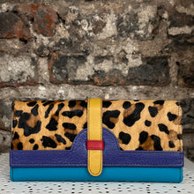 Load image into Gallery viewer, Soruka Half Moon Purse

