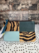 Load image into Gallery viewer, Soruka Zahra Pouch with Zip
