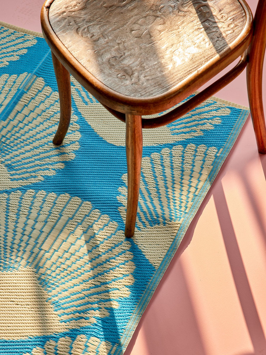 Blue Recycled Plastic Rug with Sea Shell Design
