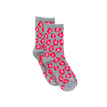 Load image into Gallery viewer, Pink &amp; Red Leopard Bamboo Sock (seamless toe)
