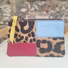 Load image into Gallery viewer, Soruka Zahra Pouch with Zip

