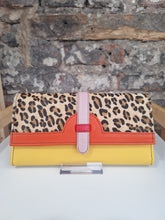 Load image into Gallery viewer, Soruka Half Moon Purse
