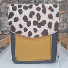 Load image into Gallery viewer, Soruka Aiko Handbag
