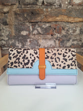 Load image into Gallery viewer, Soruka Half Moon Purse
