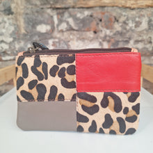 Load image into Gallery viewer, Soruka Zahra Pouch with Zip

