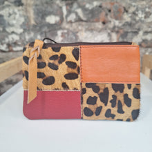 Load image into Gallery viewer, Soruka Zahra Pouch with Zip
