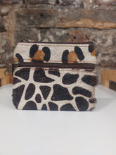 Load image into Gallery viewer, Soruka Ari Coin Pouch with Zip - Animal Print
