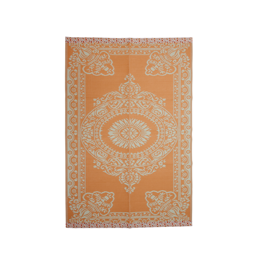 Recycled Plastic Rug in Off White and Coral with Flower Edge