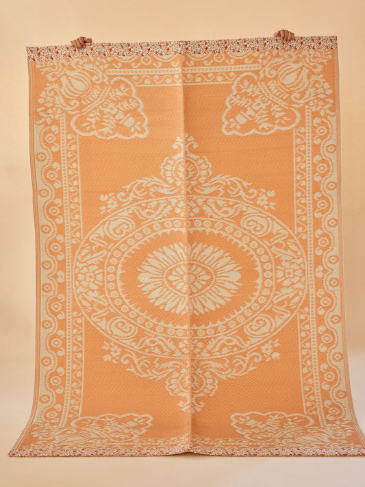 Recycled Plastic Rug in Off White and Coral with Flower Edge